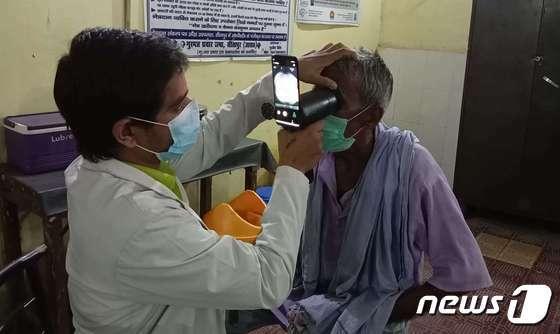 ‘AI로 안질환 진단’…삼성 중고 갤럭시폰 내년까지 인도에서 15만 '눈' 본다
